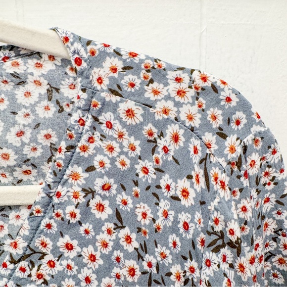 Ditsy Floral Ruffle Hem Surplice Blouse SHEIN XL Extra Large Green - Picture 5 of 6